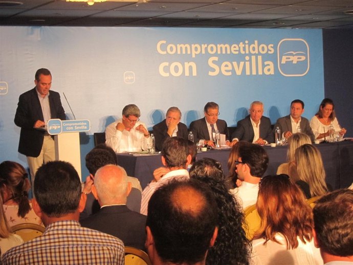 El presidente del PP de Sevilla, Juan Bueno