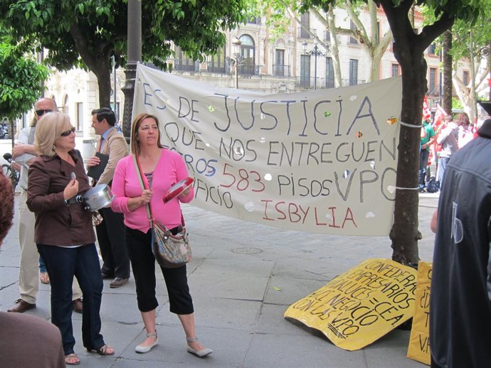 Protesta de los afectados de las VPO de Sevilla Este.