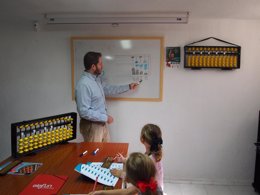 Sistema de aprendizaje basado en el ábaco japones