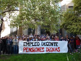 Concentración de UGT y CCOO con motivo del Día Mundial por el Trabajo Decente
