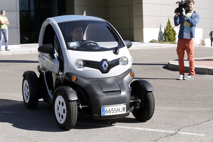 González, de visita a la sede de Renault para probar nuevos modelos eléctricos