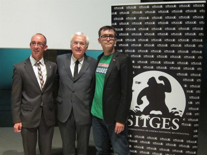 El alcalde M.Forns, el conseller F.Mascarell y el director À.Sala