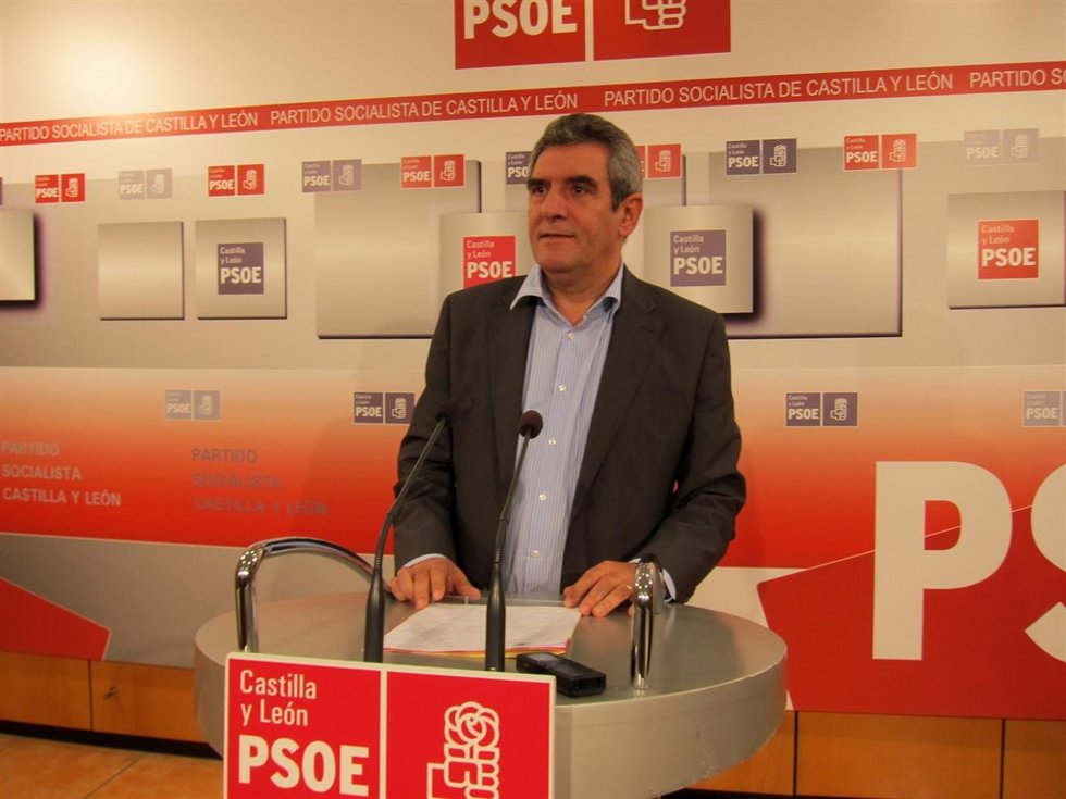 Julio Villarrubia, secretario del PSCL.