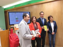 La consejera de salud María José Sánchez presenta el plancontra obesidad infanti