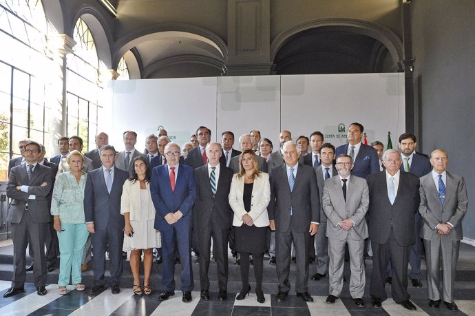 La presidenta de la Junta, Susana Díaz, con Santiago Herrero, y 27 empresarios 