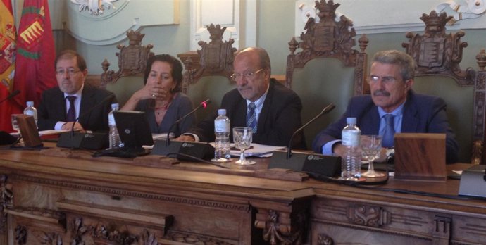 La mesa de Presidencia del Pleno del Ayuntamiento de Valladolid