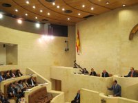 Revilla prevé un "panorama" del paro "muy malo" para el resto de año y Diego le tacha de "hipócrita"