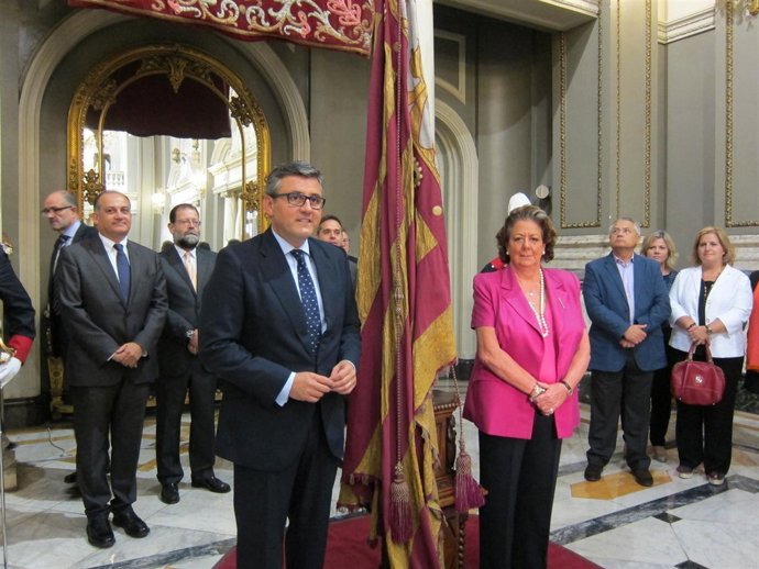 Traslado de la Real Senyera al Salón de Cristal