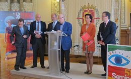 Angulo arropado por Trillo, Carnero, De la Riva, Cantalapiedra y Alonso