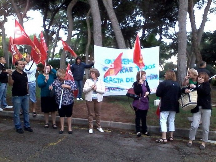 Concentración de trabajadores frente al Hotel Kross Bahía de Palma