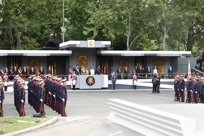 Desfile militar en el Día de la Hispanidad