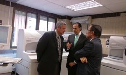 El conseller Llombart visita la tecnología de cribado