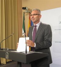 Junta lamenta que se trate de "demonizar" al sector público y garantiza a sus empleados que no habrá medidas adicionales