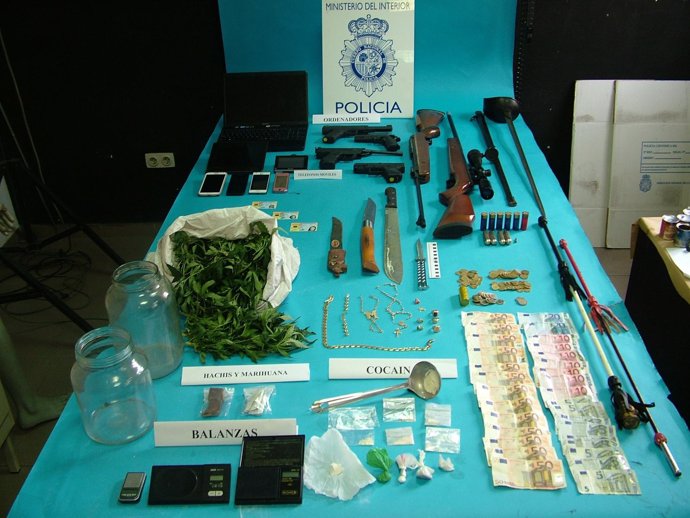 Drogas, armas, dinero y otro material intervenido por la Policía