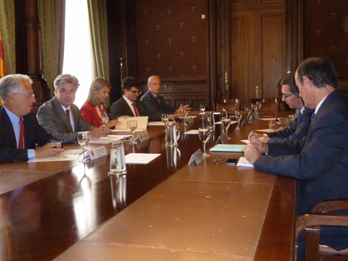 Reunión de la delegada del Gobierno en Catalunya, Llanos de Luna, y alcaldes