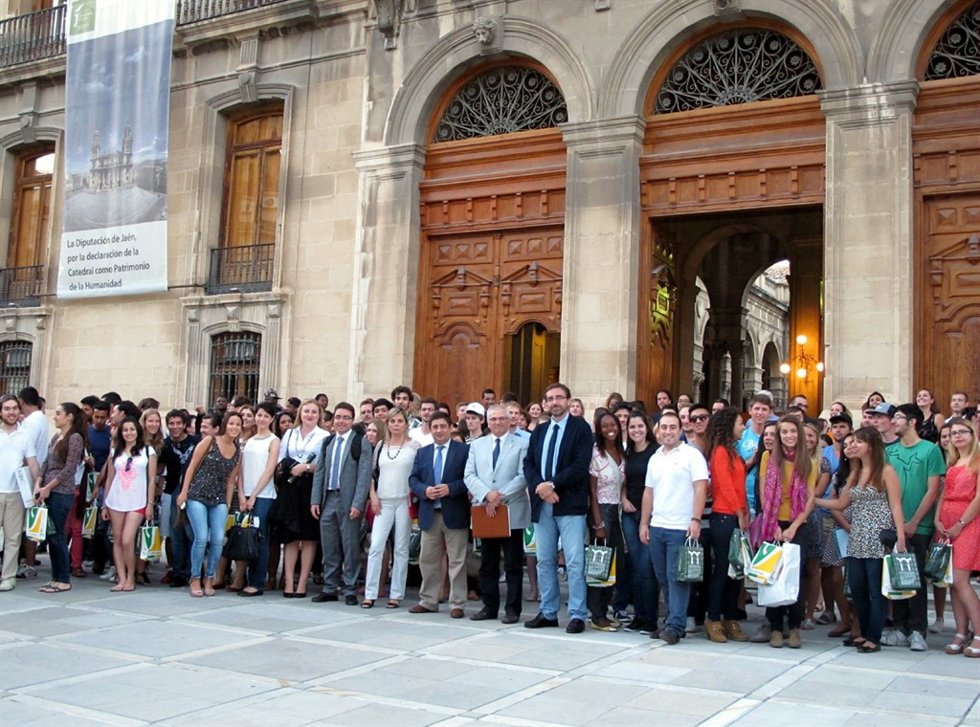 Reyes en la recepción de estudiantes de Erasmus en la UJA