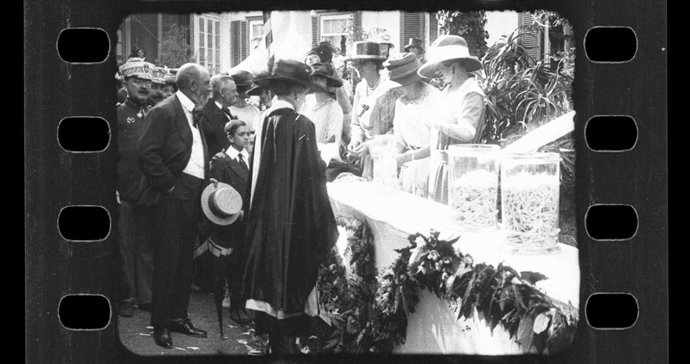 Fotograma de 'Garden Party de la Cruz Roja'