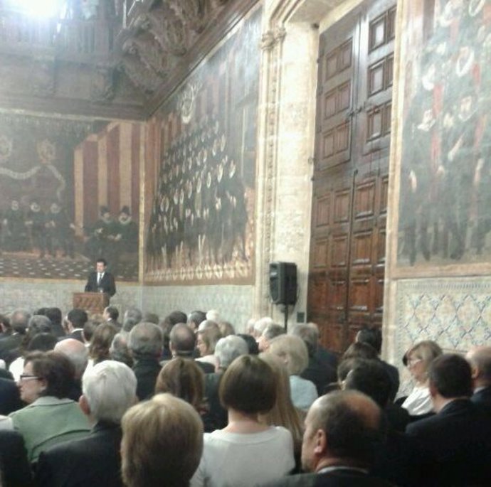 Inicio del acto institucional con motivo del 9 d'octubre