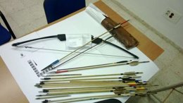 Arco y flehas intervenidos en El Viso.