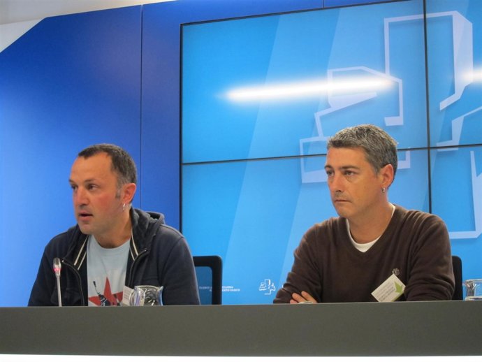 Los parlamentarios de EH Bildu Unai Urruzuno y Oskar Matute 