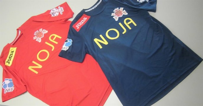 Camisetas del equipo Pub Duende con el distintivo 'Noja'