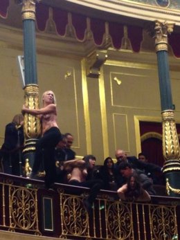 Activistas de Femen en el hemiciclo