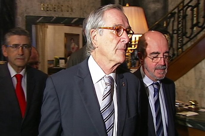 Trias deberá recurrir a una cuestión de confianza