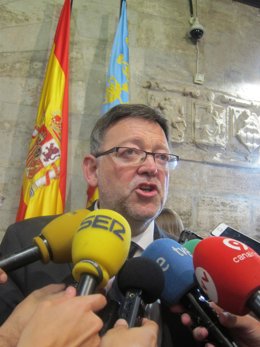 Puig atendiendo a los medios de comunicación 