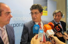 Diego Valderas visita la fundación Corporación Tecnológica de Andalucía