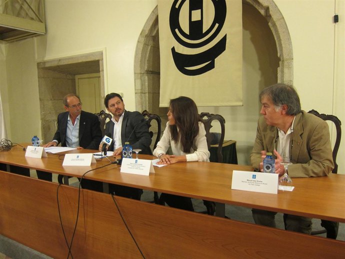 Antonio Rodríguez Miranda recibe a los emigrantes de Reencontros na Terra