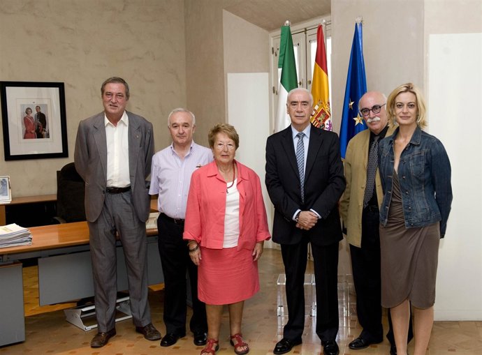 Alonso y Palazón, en el centro, en la reunión sobre el Museo Ibero de Jaén.
