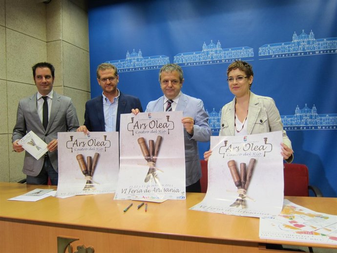 Criado, Caravaca, Fuentes y Ruz con el cartel de Ars Olea
