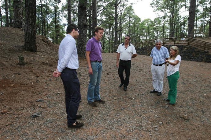 Ana Lupe Mora visita la zona de acampada de Las Raíces
