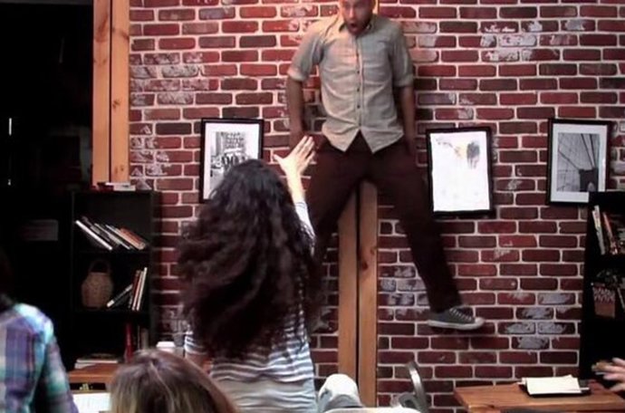 Broma de "carrie" en una cafetería de Nueva York 