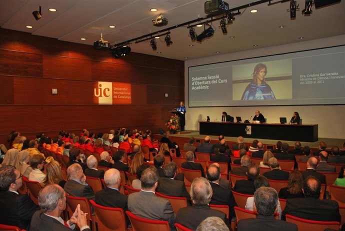 La exministra C.Garmendia en la inauguración del curso de la UIC