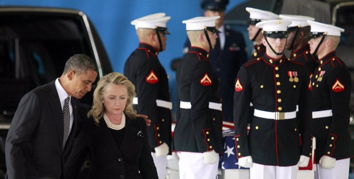Obama junto a Clinton en el funeral de los diplomáticos muertos en Libia