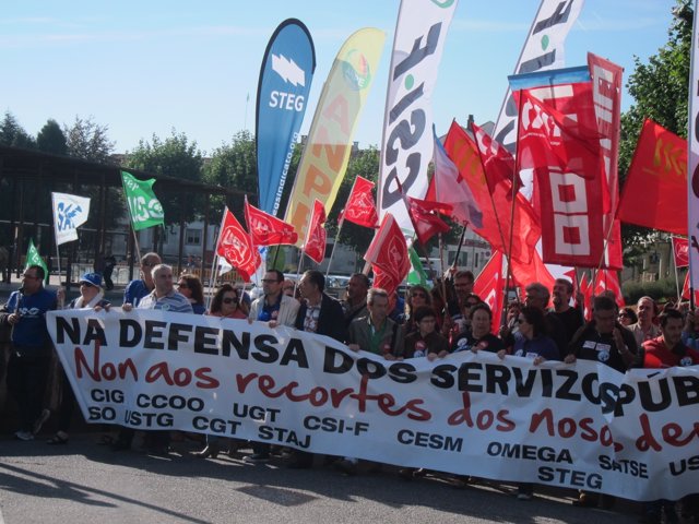 Protesta de los empleados públicos de la Xunta ante San Caetano