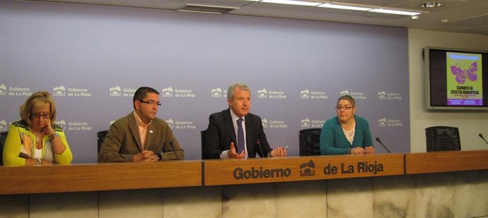 Del Río, junto a otros participantes, en la presentación
