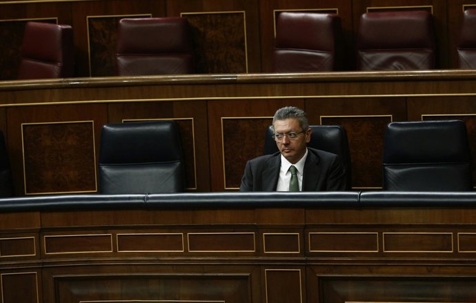Gallardón solo en su escaño del Congreso