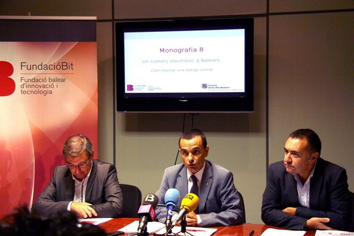 El conseller presenta luna guía para poner en marcha tiendas online