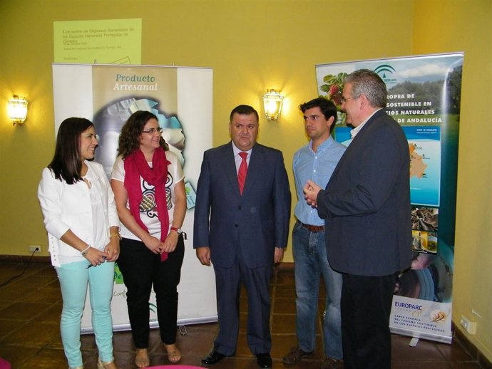 Zurera (centro) en la inauguración del encuentro