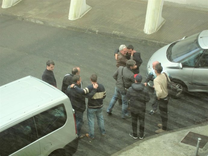 Integrantes del grupo Delorean con sus familiares