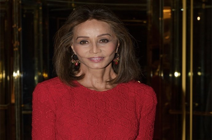 Isabel Preysler capta todas las miradas en el primer desfile de moda filipina