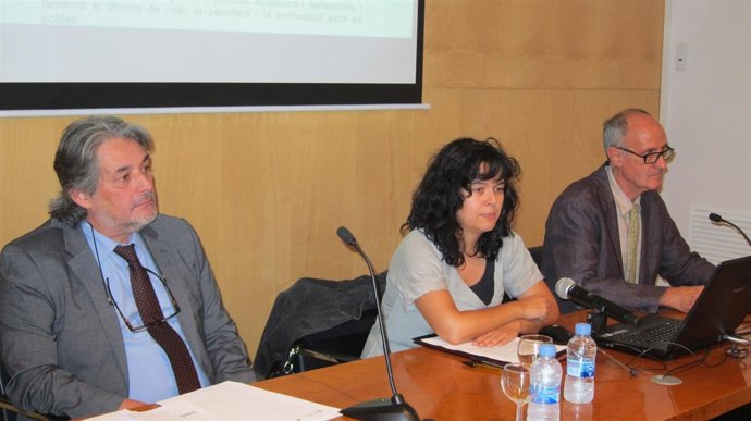 R.Sabata, X.Oliver y J.Cruanyes presentan manifeisto contra el nazismo