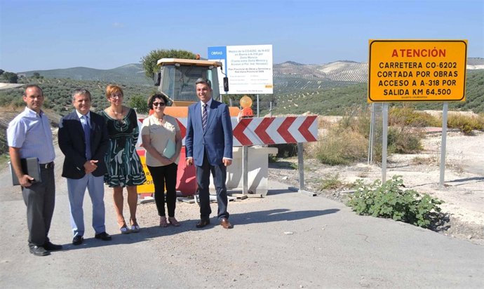 Un momento de la visita a las obras de la carretera