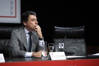 González pide a los grupos apoyar que el dinero para formación de parados vaya a empresas y no a "cursos improductivos"