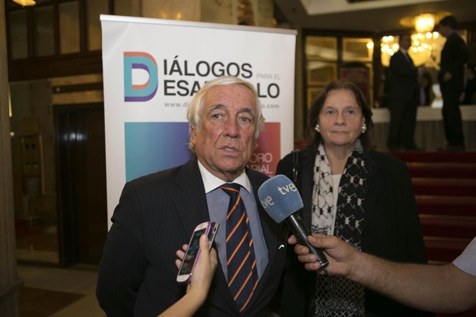 Carlos Espinosa de Los Monteros