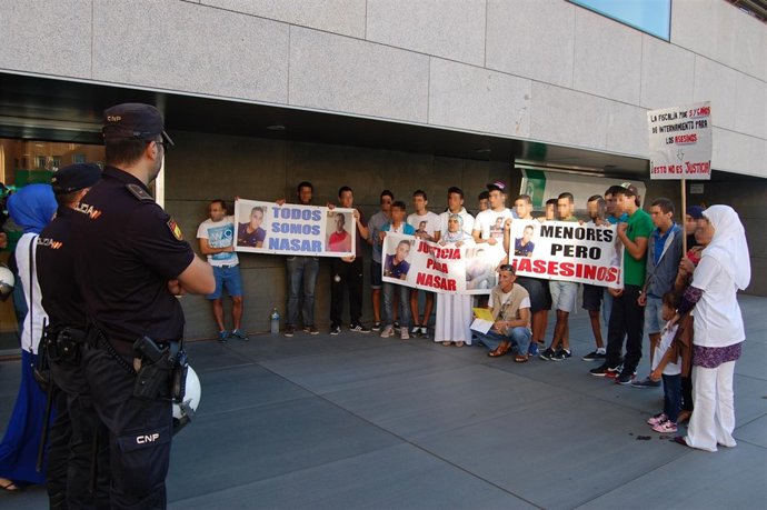 Los padres y amigos de Nasar, en la Ciudad de la Justicia