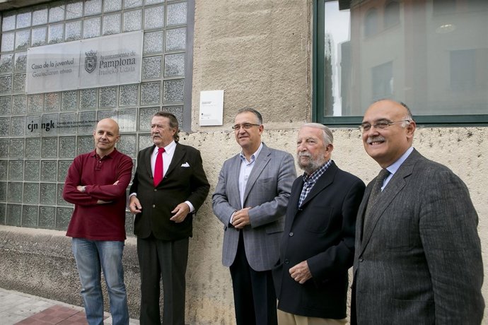 Placa que reconoce el valor arquitectónico de la Casa de la Juventud.