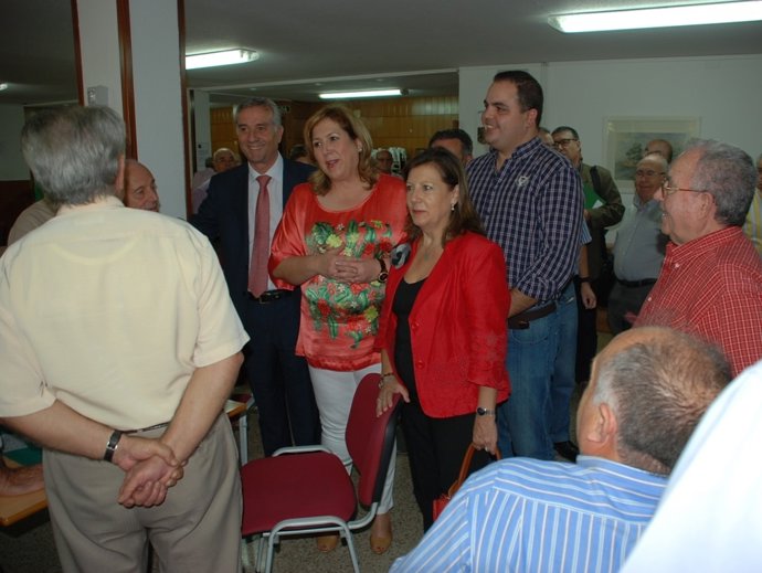 Ángeles Jiménez visita el Centro de Participación Activa de Martos